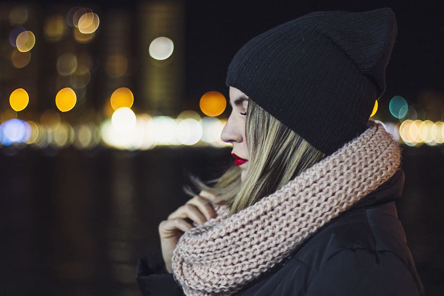 dark, night, bokeh, light, people, woman, girl, alone, cold HD wallpaper