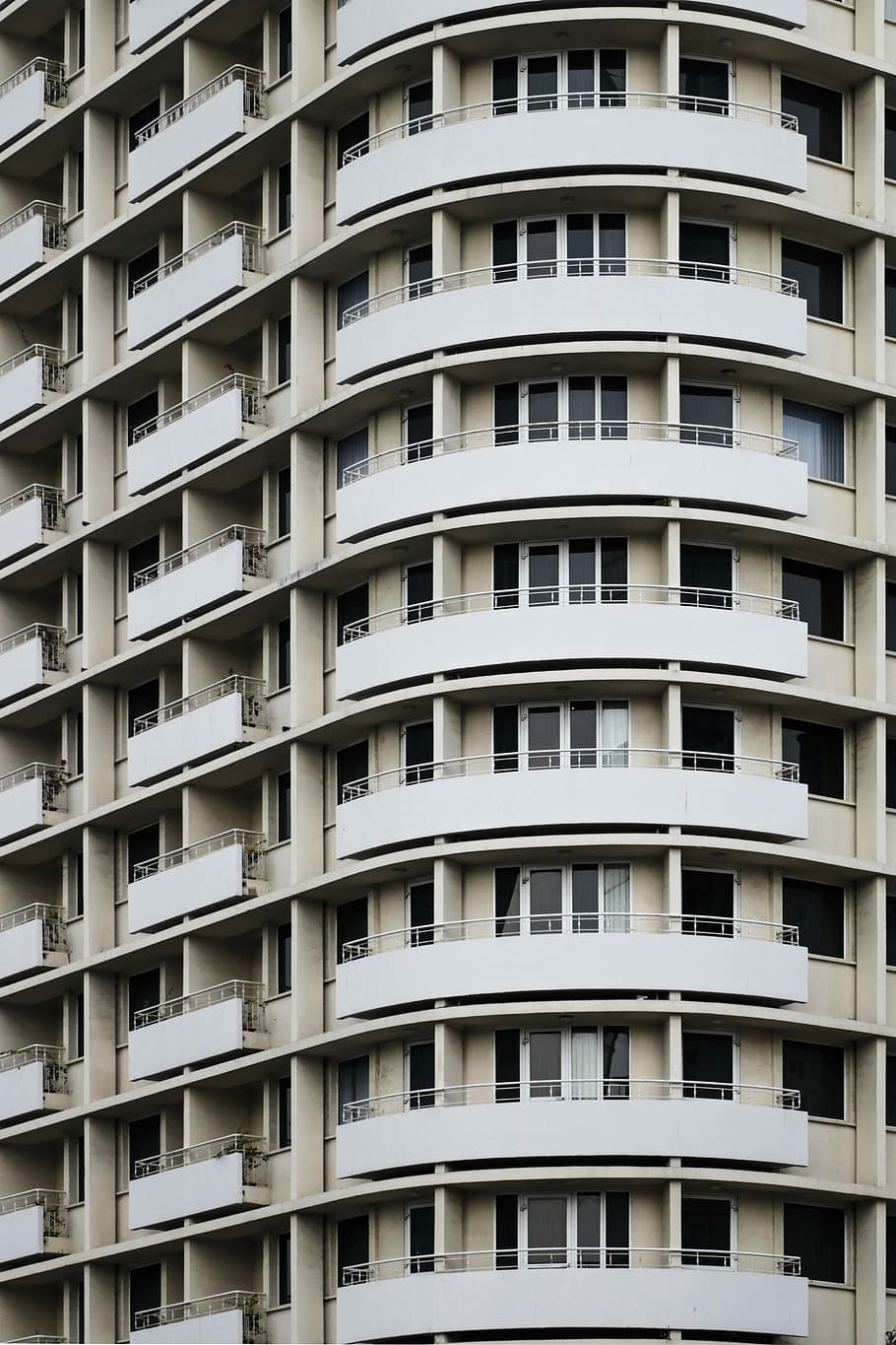 white high-rise building at daytime, architecture, tower, skyscraper HD wallpaper
