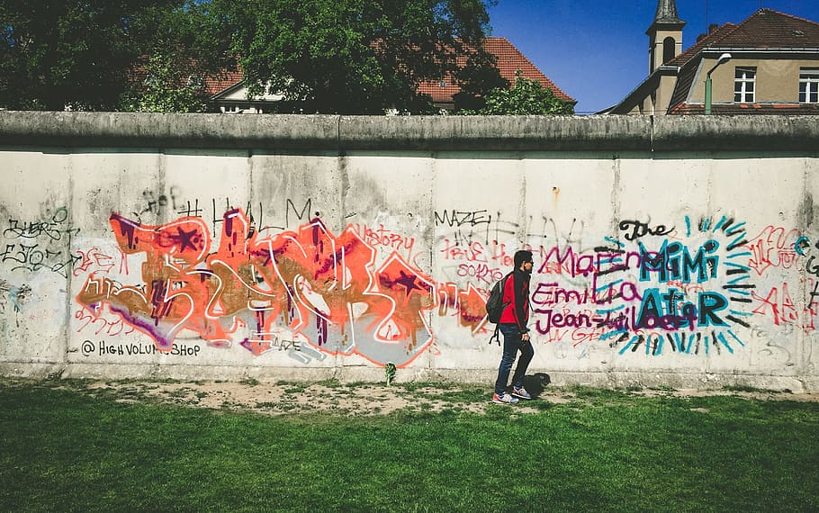 graffiti, art, wall, mural, painting, people, man, green, grass HD wallpaper