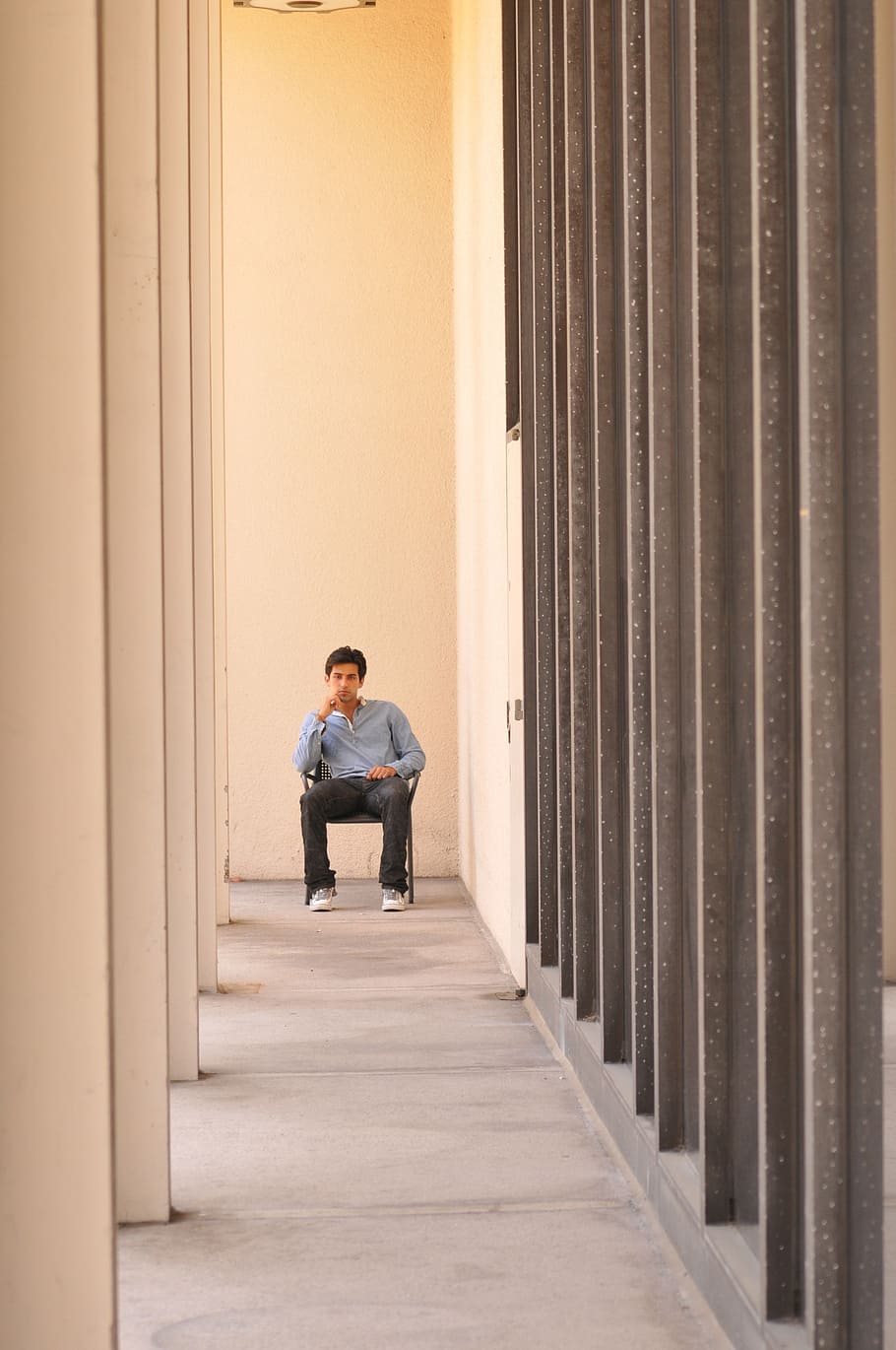 waiting, architecture, modern, building, man, perspective, design HD wallpaper