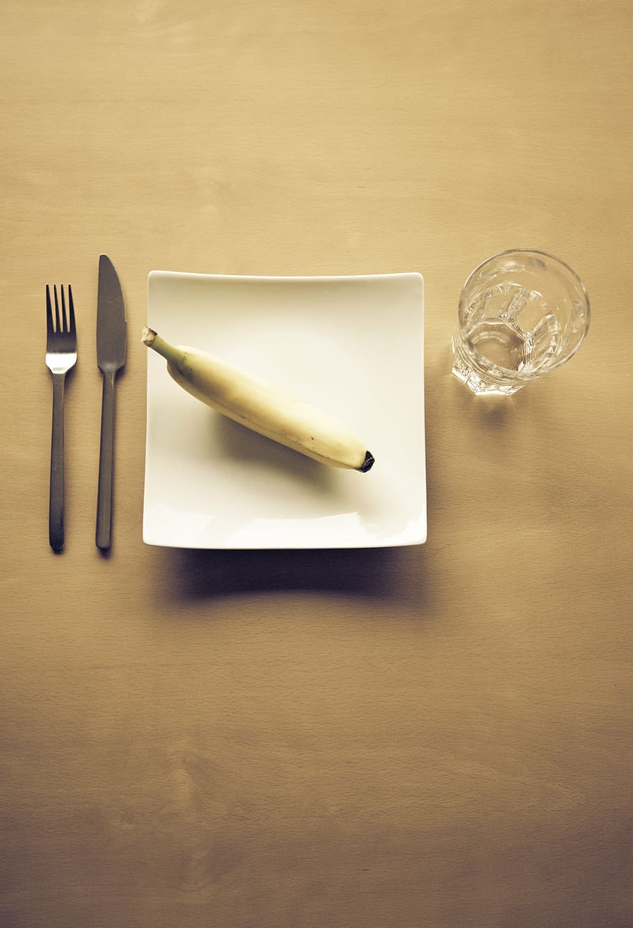 clear rock glass beside white ceramic plate, banana, top, fork, HD wallpaper