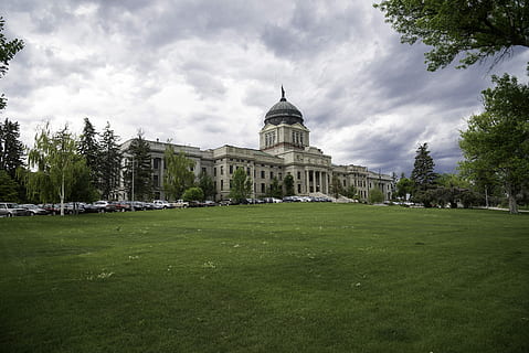 Montana State Capital under the clouds with lawn in Helena, buildings HD wallpaper