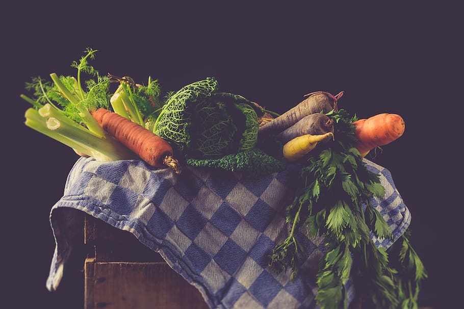 assorted varieties of vegetables on white and blue checkered textile HD wallpaper