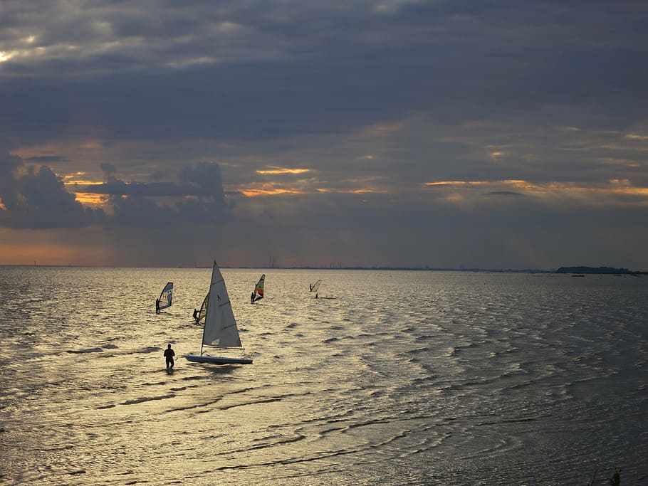 sails, sea, evening, dom, man, ship, boat, tourism, vacation HD wallpaper