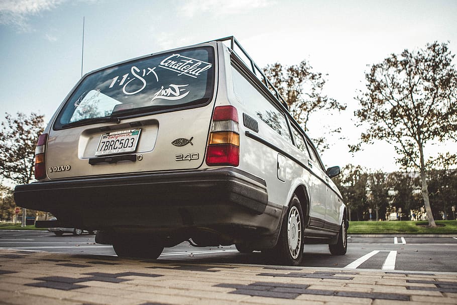 Car Enthusiast, white station wagon parked near green grass field and trees HD wallpaper