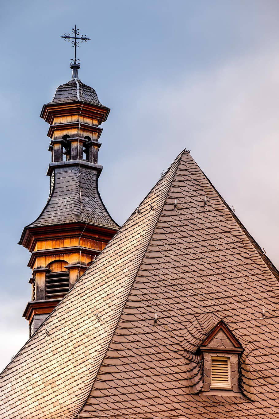 gray tower with cross on top taken at daytime, architecture HD wallpaper