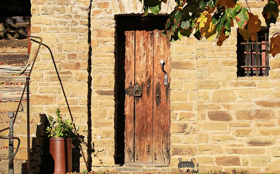 photo of brown wooden closed door with brick wall frame, home, HD wallpaper