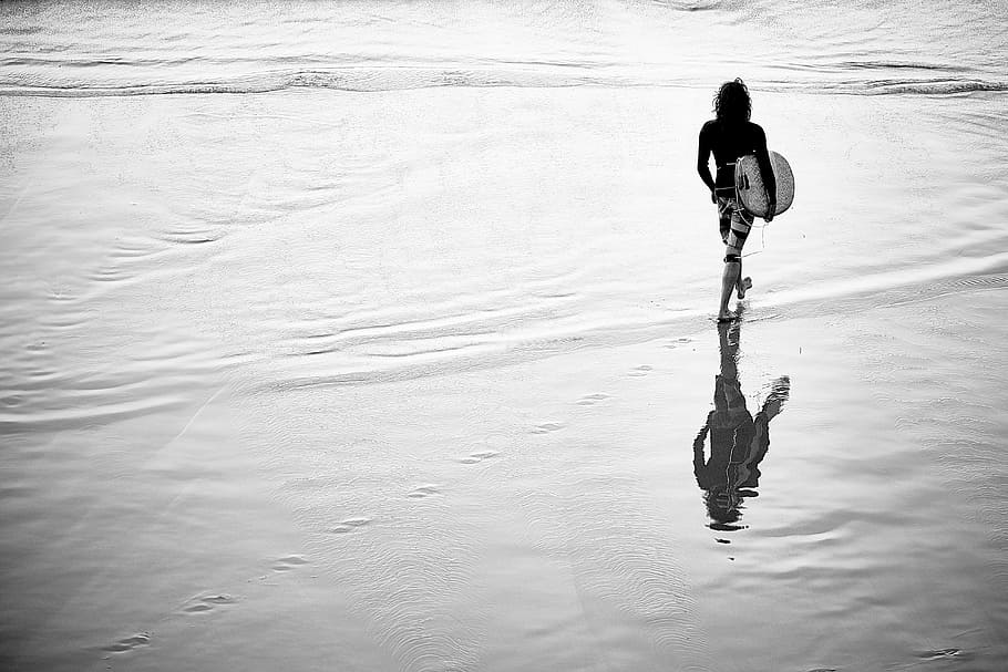woman holding surfboard standing on seashore, surfer, surfing HD wallpaper