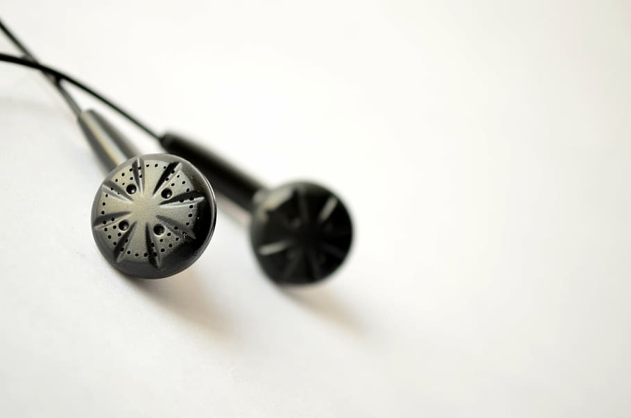 earphones, black, iem, inears, headphones, clock, time, close-up, HD wallpaper