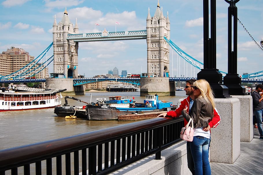 man and woman standing near river, tower bridge, thames, couple HD wallpaper