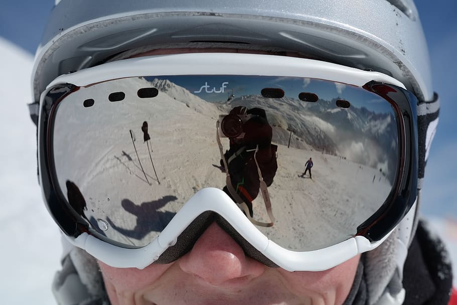 person wearing white snow goggle, goggles, silver plated, mirroring HD wallpaper