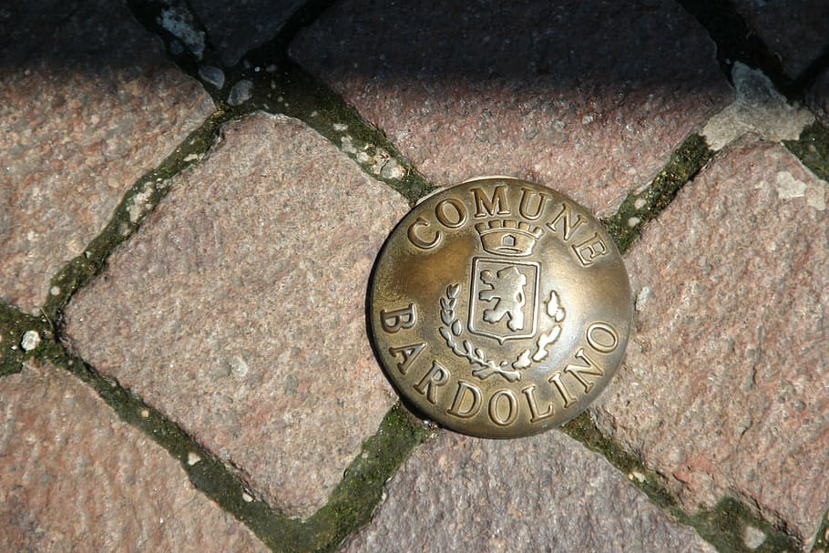 comune bardolino, road marking, metal, no people, close-up HD wallpaper
