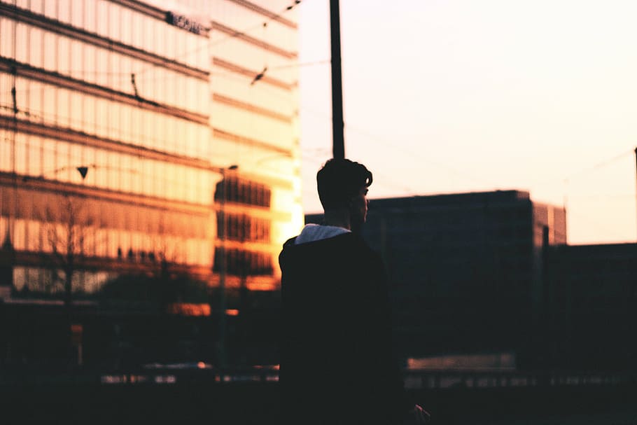 shallow focus photography of man, black, shirt, standing, beside HD wallpaper
