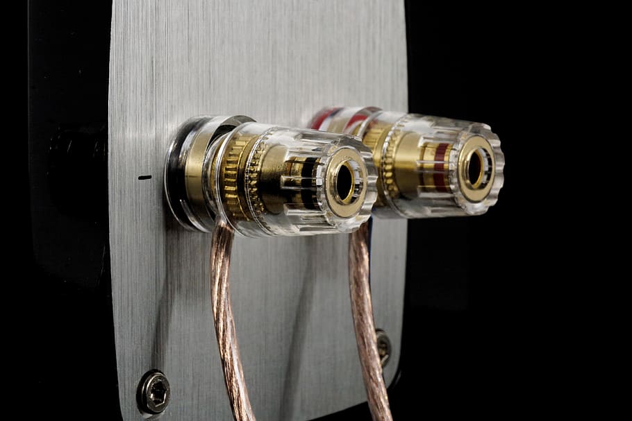 closeup photo of cylindrical gold-colored part with gray board HD wallpaper
