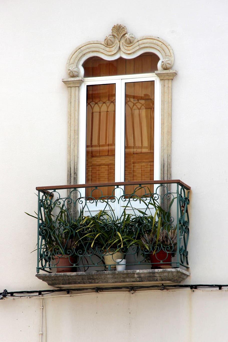 window, old, old window, facade, historically, weathered, wood HD wallpaper