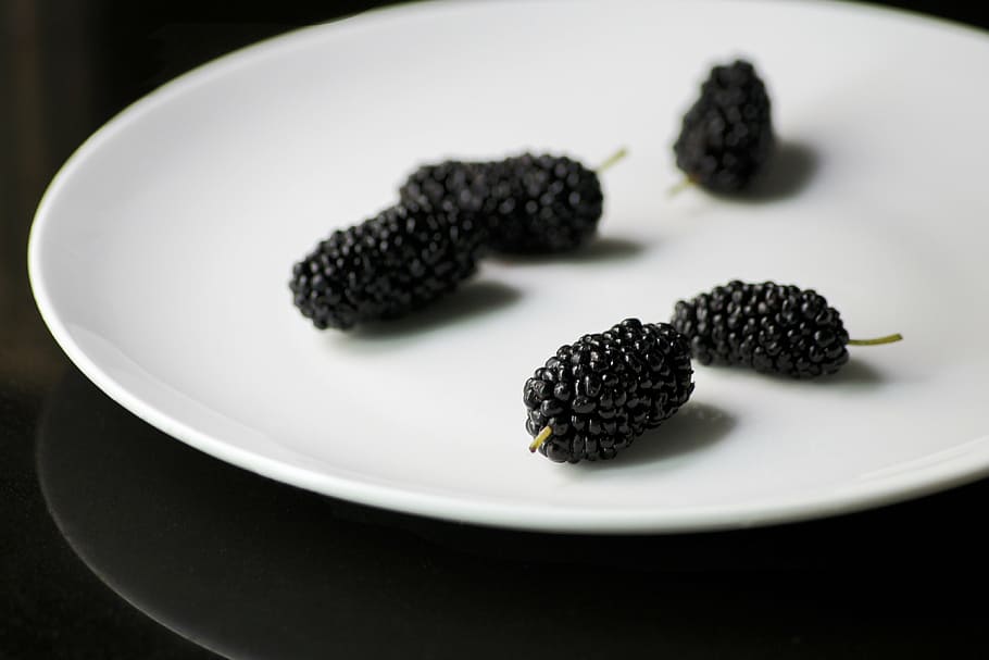 fruit, mulberry, raspberry, wobble, black, white, food and drink HD wallpaper