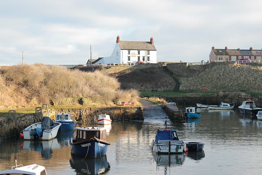old pub, harbour, britain, sea, sky, coast, village, landmark HD wallpaper