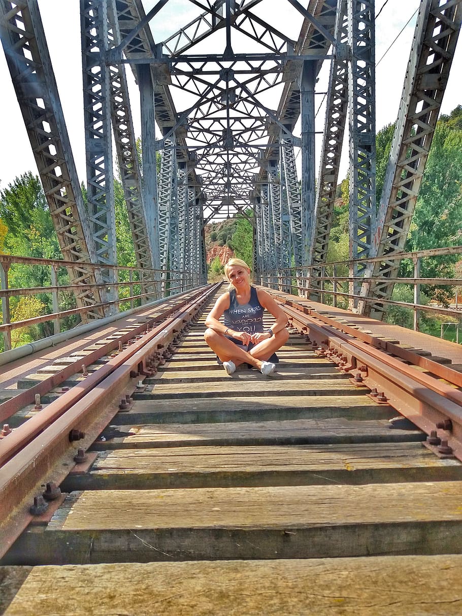 soria, vias, train, connection, one person, real people, lifestyles HD wallpaper