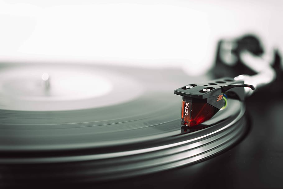 selective focus vinyl record playing, selective focus photography of turntable, HD wallpaper