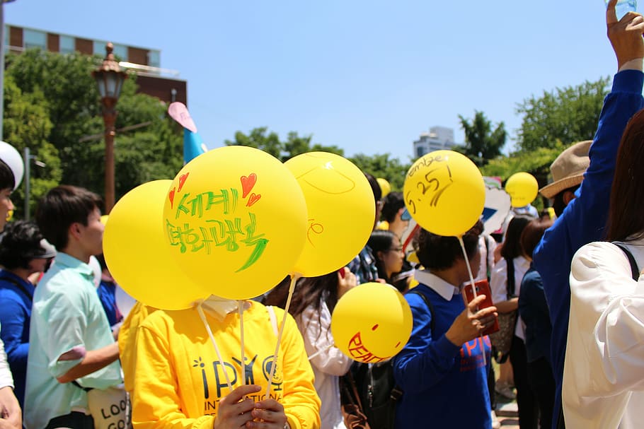 peace, yellow, balloon, background, demo, group of people, men HD wallpaper