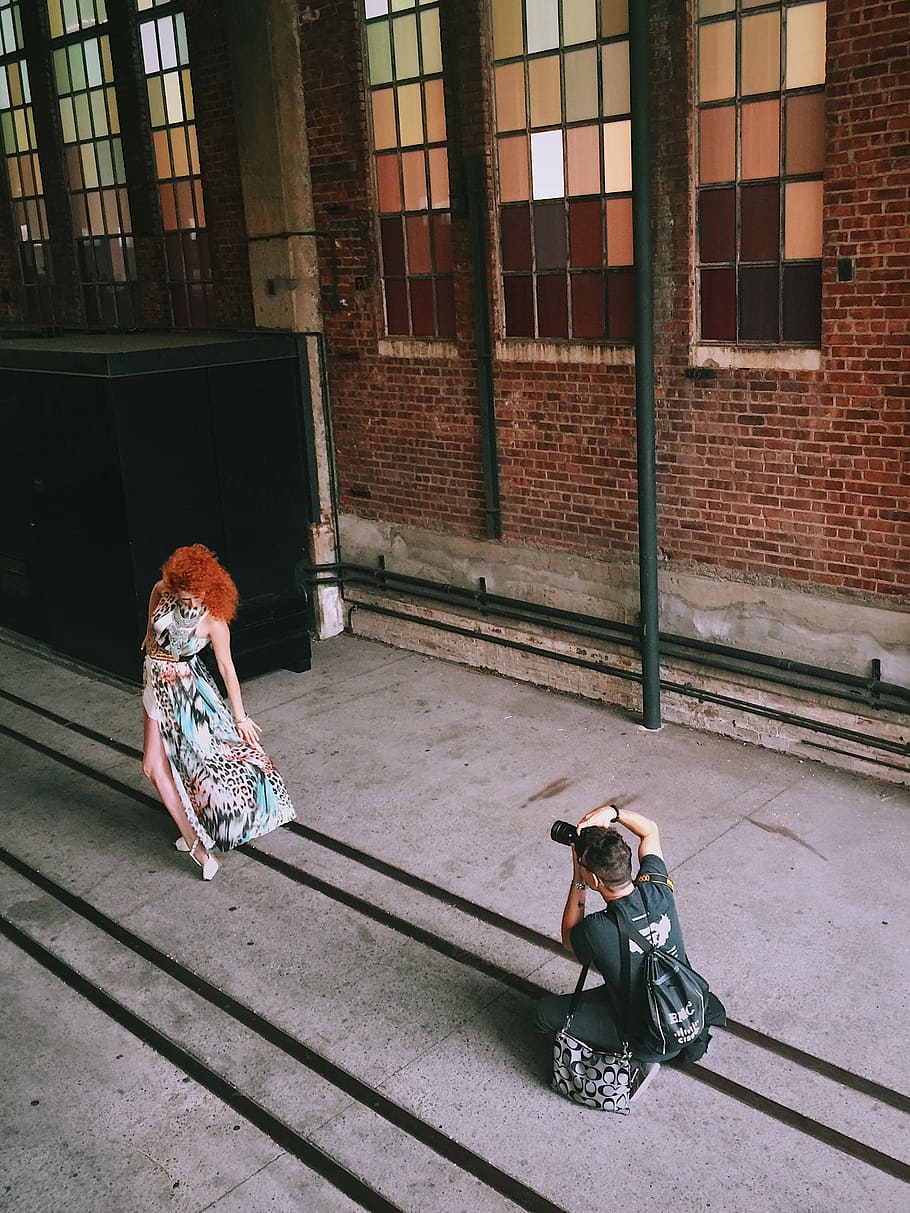 photographer shooting photo of woman in dress posing, red head woman photo shoot on pedway HD wallpaper