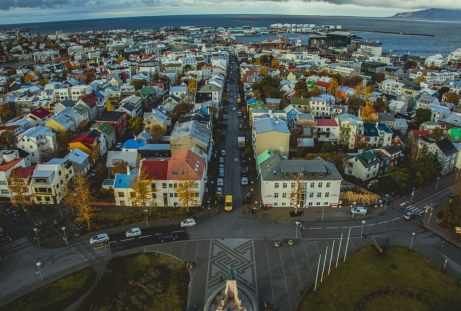 bird's eye view photo of concrete house, bird's-view photo of multicolored painted house HD wallpaper