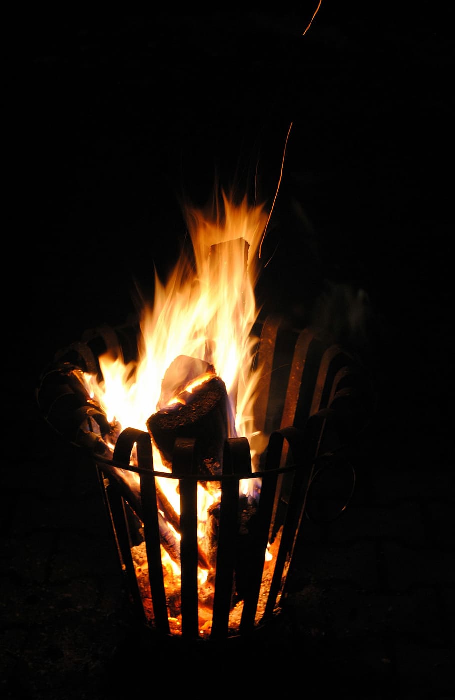 fire, burn, flame, dark, hot, burning, heat - temperature, fire - natural phenomenon HD wallpaper
