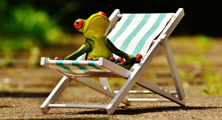 green frog toy on chair, deck chair, beach, summer, sun, relaxation HD wallpaper