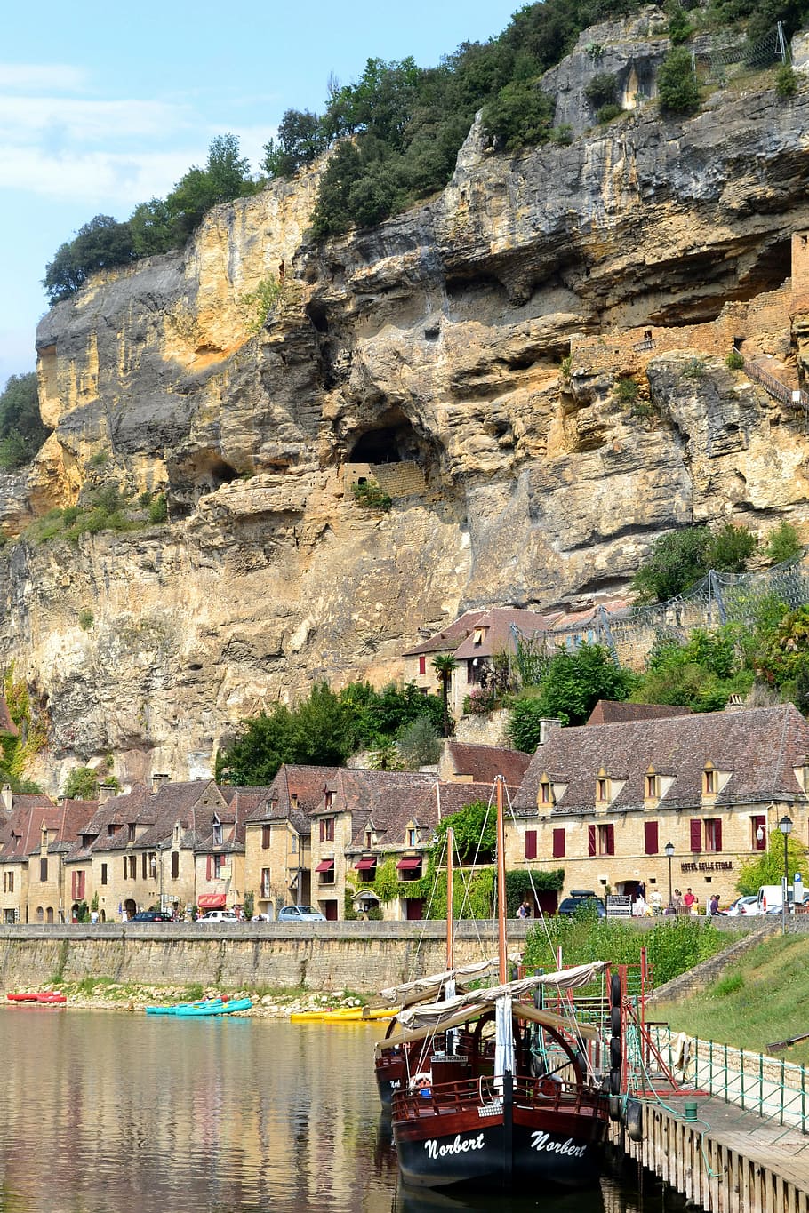 cliff, river, shore, barge, village, houses, castling gageac HD wallpaper