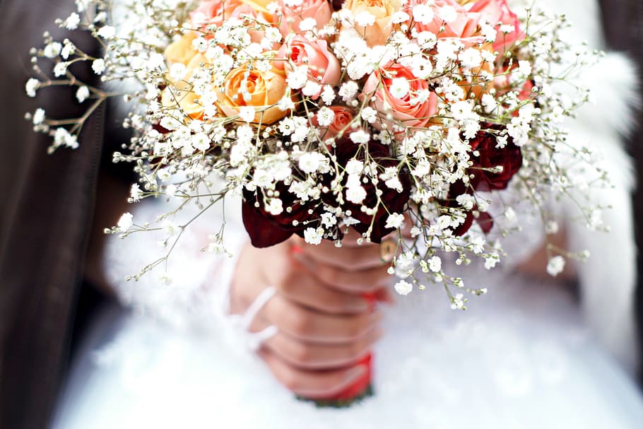 Person Holding Bouquet of Flower, bloom, blooming, blossom, blur, HD wallpaper