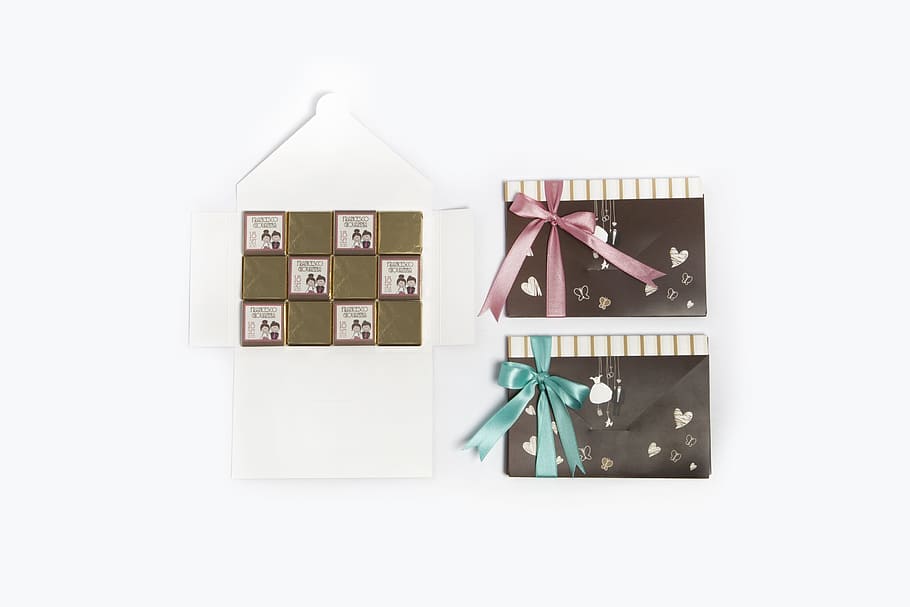 confetti, chocolate, packaging, indoors, studio shot, white background HD wallpaper
