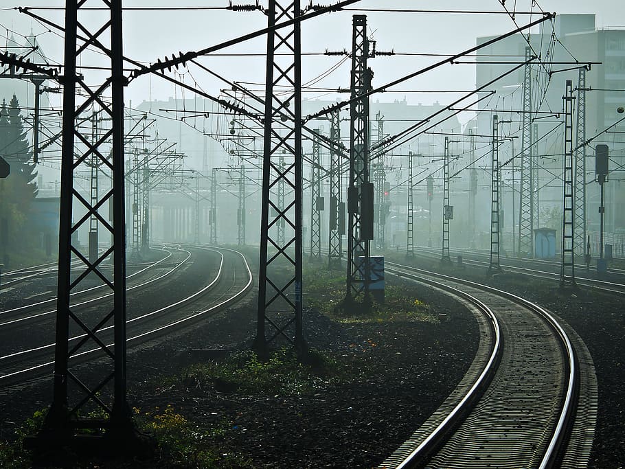 photo of black train rail surrounded by transmission towers, gleise, HD wallpaper