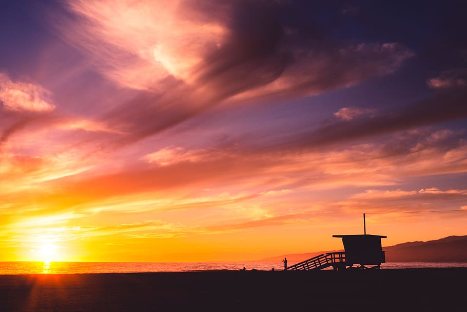sunset scenery, bay watch station at the center of shore, Santa Monica HD wallpaper
