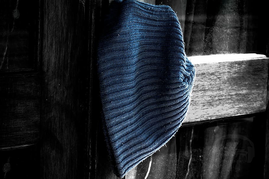 bin, hat, blue, door, chill, cold, textile, wood - material HD wallpaper