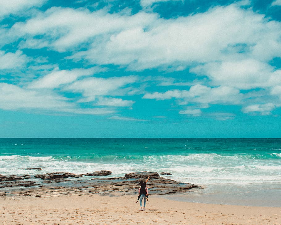 person carrying another person on the back on the beach, man carrying woman on shore HD wallpaper