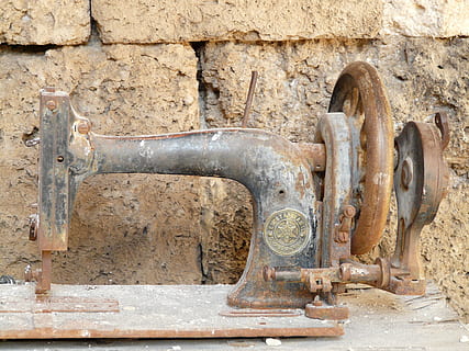 black treadle sewing machine on brown wood, Old, Rusted, Antique HD wallpaper