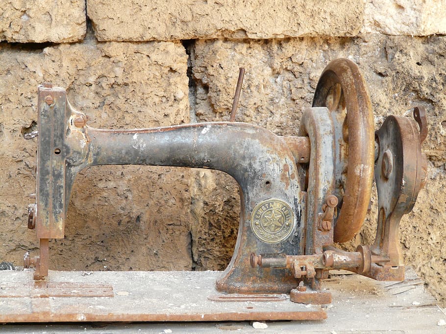 black treadle sewing machine on brown wood, Old, Rusted, Antique HD wallpaper