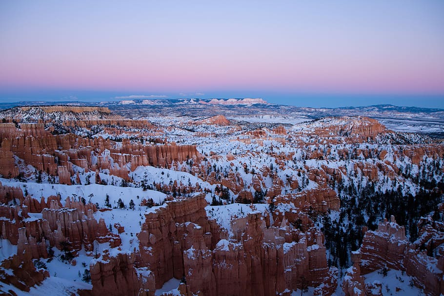Bryce Canyon National Park, Utah during winter, snow covered mountains during daytime HD wallpaper