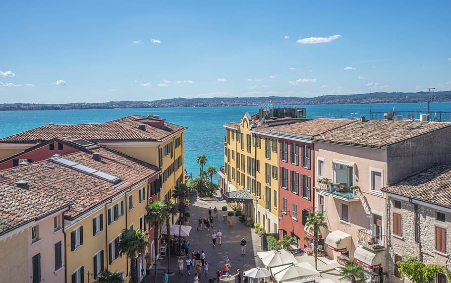 yellow and red 3-storey houses near body of water, sirmione, lake garda, HD wallpaper