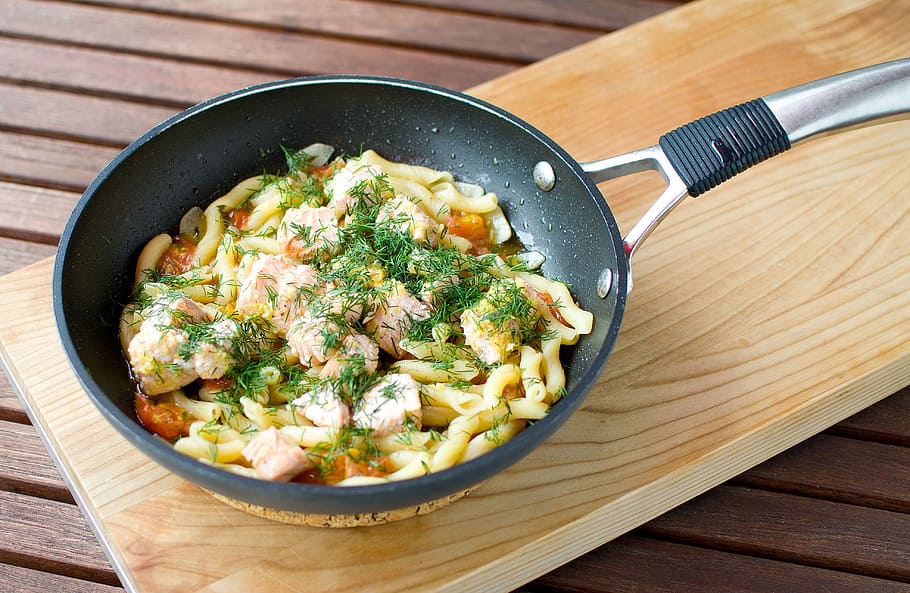 salmon, pasta, eat, food, lunch, penne, colorful, sauce, carbohydrates, HD wallpaper