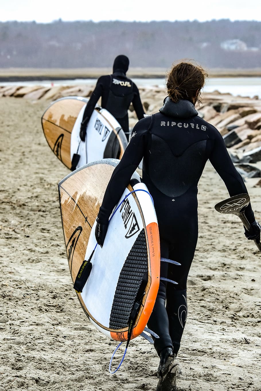 two men carrying brown surfboard walking on seashore, paddle HD wallpaper