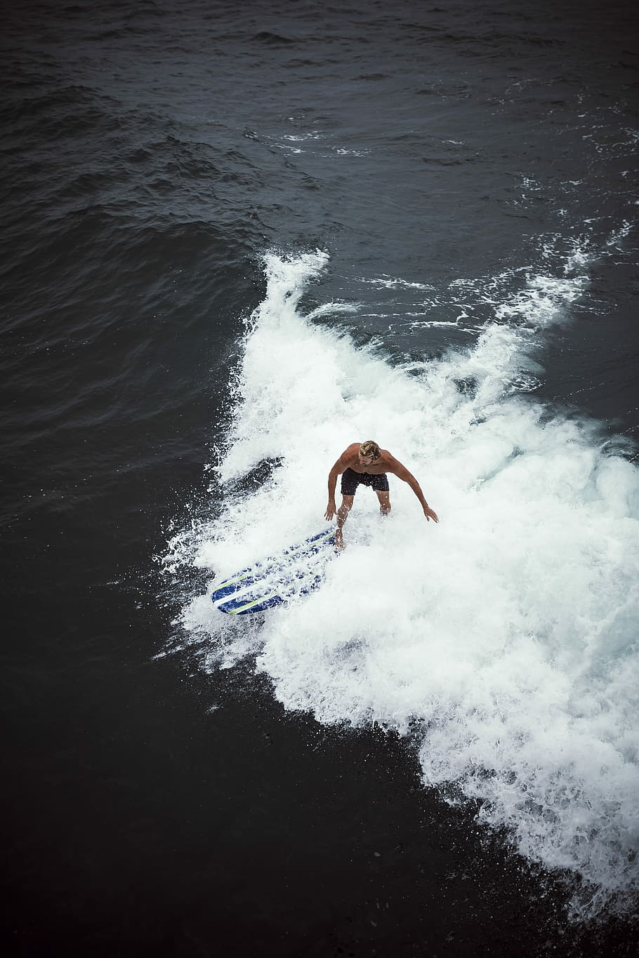 person surfboarding on waves, man surfing at the waves, ocean HD wallpaper
