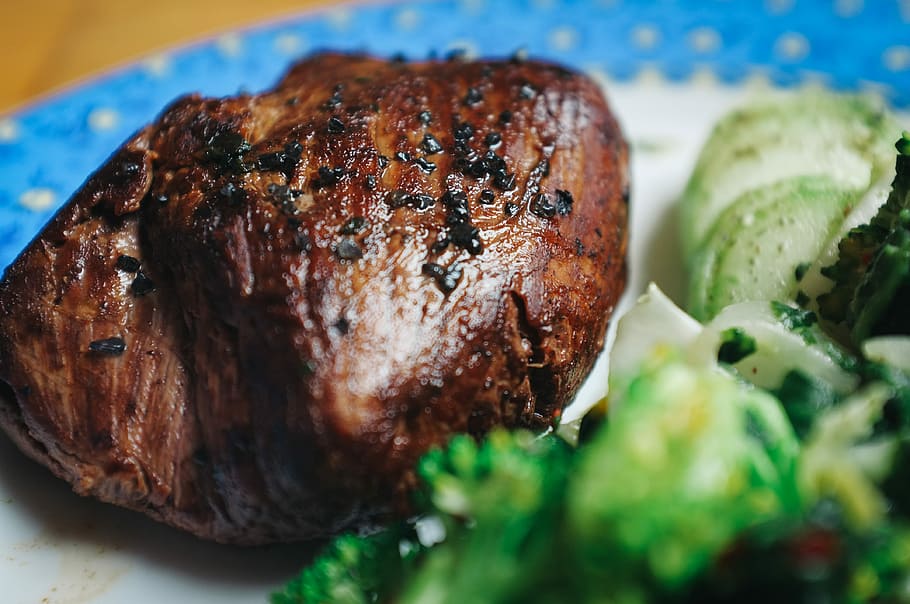 Beef steak with black salt close up, broccoli, green, healthy HD wallpaper