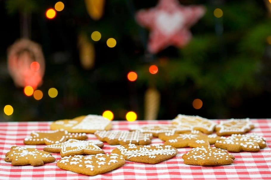 selective focus photography of cookies on tabletop, biscuit HD wallpaper