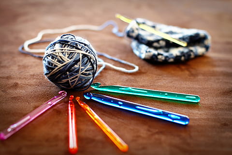 crochet ball and five assorted-color crochet sticks, wool, yarn HD wallpaper