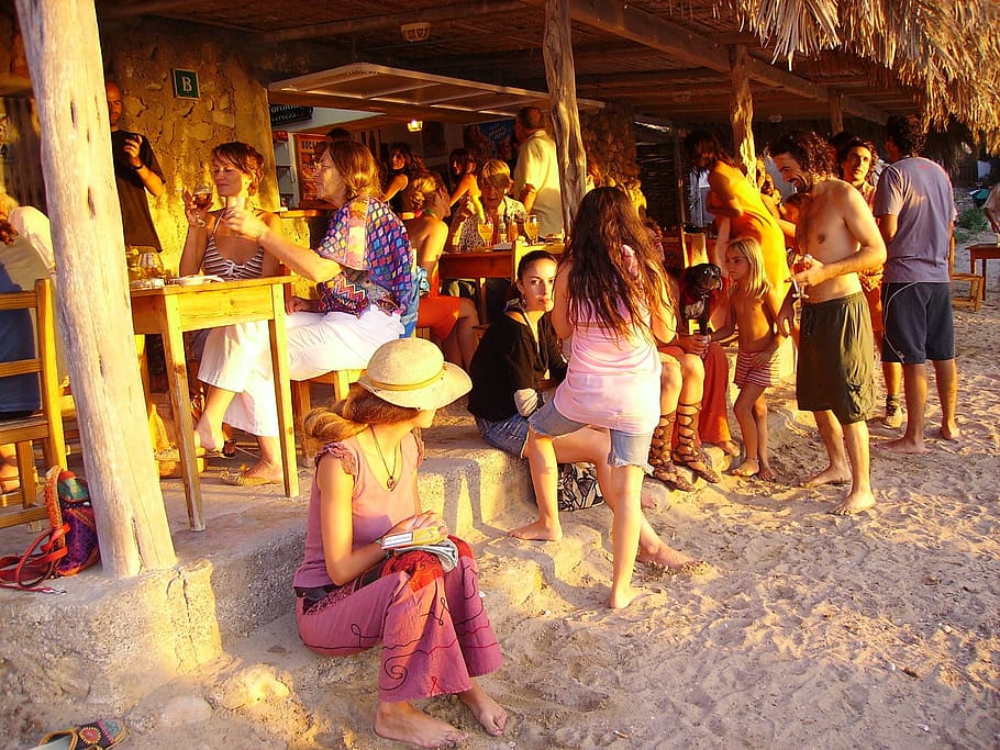 man and woman sits and stand near house, beach, sunset, ibiza HD wallpaper
