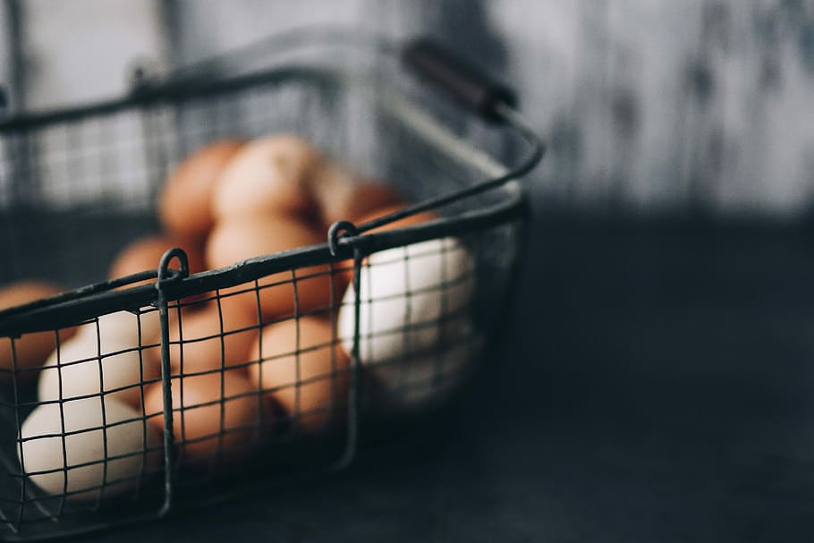Metal wire basket with eggs, food, close-up, selective focus HD wallpaper