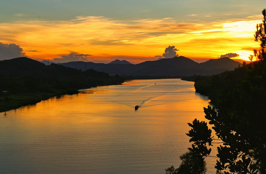 Peaceful afternoon, bird's eye view of boat sailing on river HD wallpaper