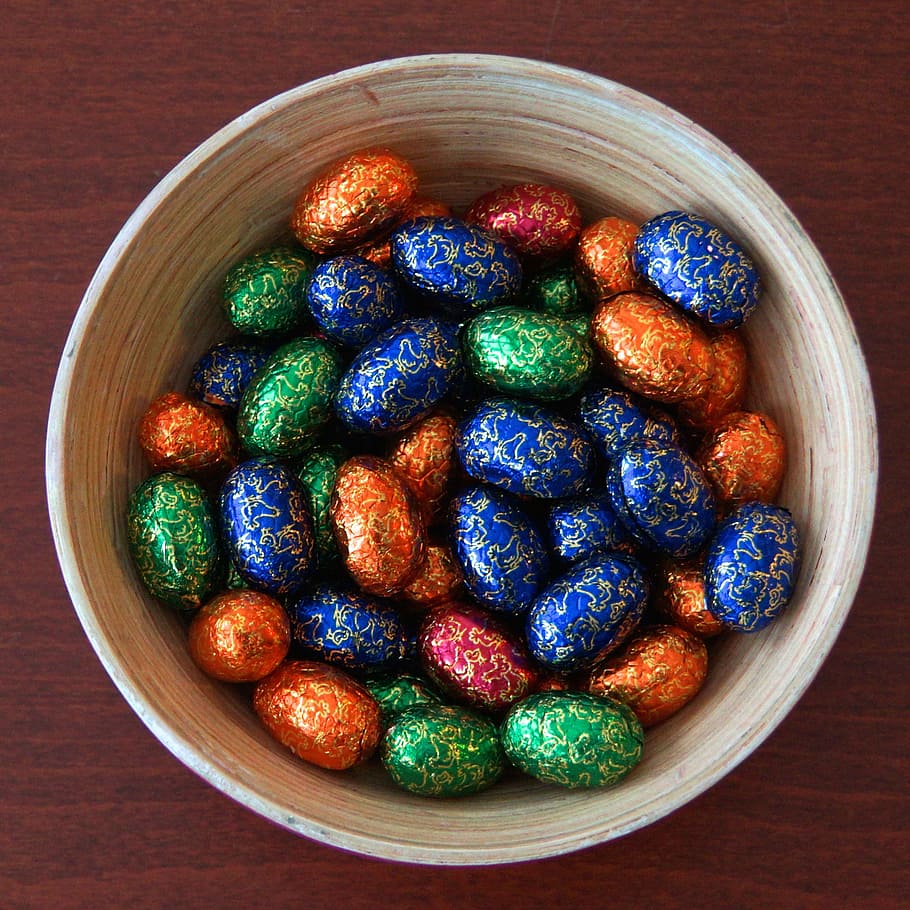 chocolate eggs, easter eggs, sweet, directly above, bowl, food and drink HD wallpaper