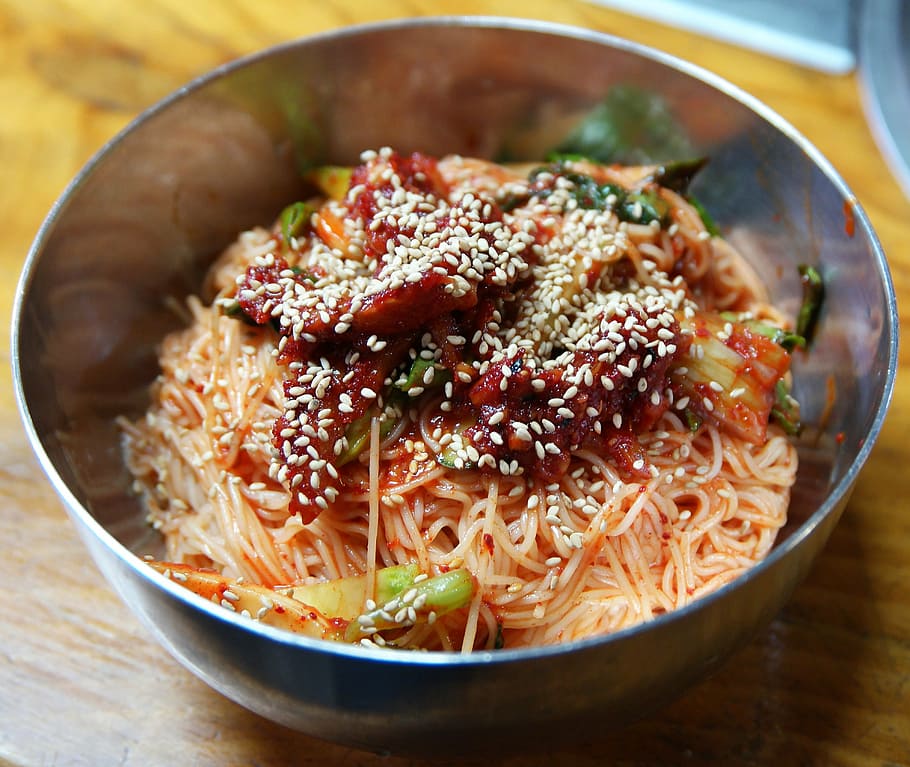 pasta with tomato sauce and kimchi in bowl, bibim guksu, non-beam if, HD wallpaper